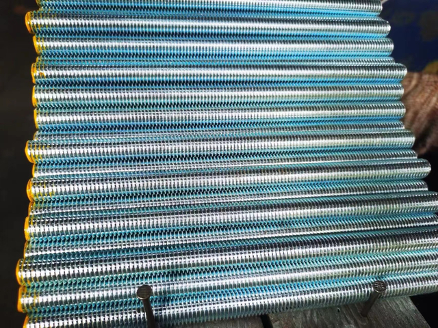 Threaded rods marked yellow on one end DIN975-8.8 ZP 